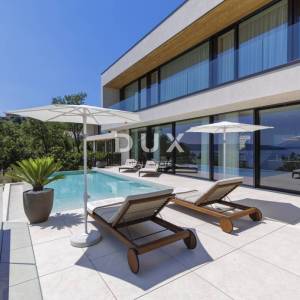 OPATIJA, MOŠĆENIČKA DRAGA - luksuzna vila s bazenom na vrh poziciji s panoramskim pogledom na more
