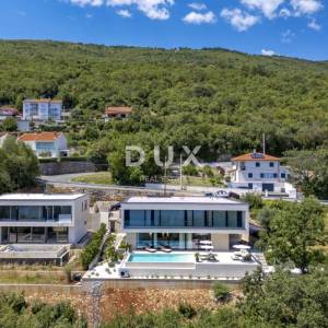 OPATIJA, MOŠĆENIČKA DRAGA - luksuzna vila s bazenom na vrh poziciji s panoramskim pogledom na more