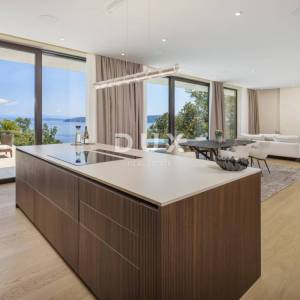 OPATIJA, MOŠĆENIČKA DRAGA - luksuzna vila s bazenom na vrh poziciji s panoramskim pogledom na more