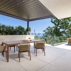 OPATIJA, MOŠĆENIČKA DRAGA - luksuzna vila s bazenom na vrh poziciji s panoramskim pogledom na more