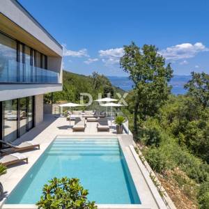 OPATIJA, MOŠĆENIČKA DRAGA - luksuzna vila s bazenom na vrh poziciji s panoramskim pogledom na more