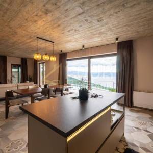 Opatija, Poljane, kuća s bazenom i panoramskim pogledom na more