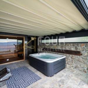 Opatija, Poljane, kuća s bazenom i panoramskim pogledom na more
