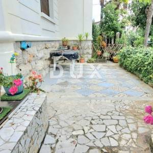  OPATIJA - Stan u prizemlju povijesne vile s vlastitim vrtom i ulazom: mirna oaza blizu mora