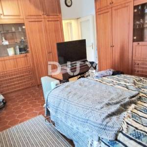  OPATIJA - Stan u prizemlju povijesne vile s vlastitim vrtom i ulazom: mirna oaza blizu mora