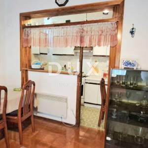  OPATIJA - Stan u prizemlju povijesne vile s vlastitim vrtom i ulazom: mirna oaza blizu mora