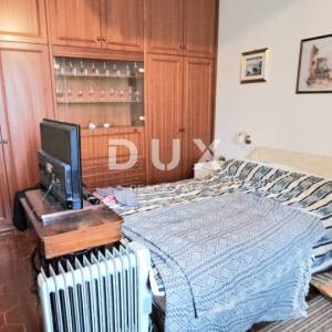  OPATIJA - Stan u prizemlju povijesne vile s vlastitim vrtom i ulazom: mirna oaza blizu mora