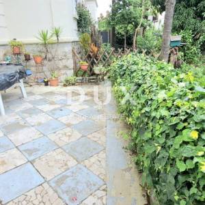  OPATIJA - Stan u prizemlju povijesne vile s vlastitim vrtom i ulazom: mirna oaza blizu mora