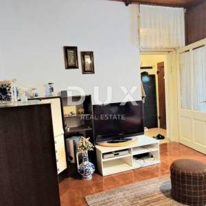  OPATIJA - Stan u prizemlju povijesne vile s vlastitim vrtom i ulazom: mirna oaza blizu mora