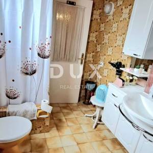  OPATIJA - Stan u prizemlju povijesne vile s vlastitim vrtom i ulazom: mirna oaza blizu mora