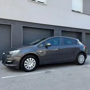 OPEL ASTRA 1.6CDTI //101tkm//prvi vlasnik//HR auto//dvozonska klima//