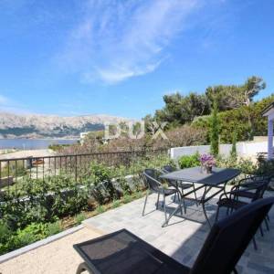OTOK KRK, BAŠKA - Dva apartmana prvi red do mora 