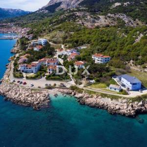 OTOK KRK, BAŠKA - Dva apartmana prvi red do mora 