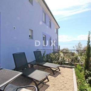 OTOK KRK, BAŠKA - Dva apartmana prvi red do mora 