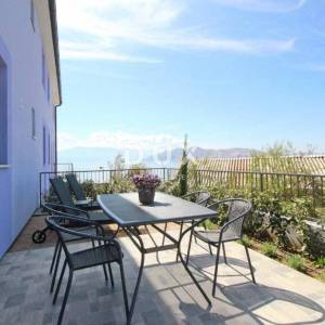 OTOK KRK, BAŠKA - Dva apartmana prvi red do mora 
