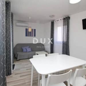 OTOK KRK, BAŠKA - Dva apartmana prvi red do mora 
