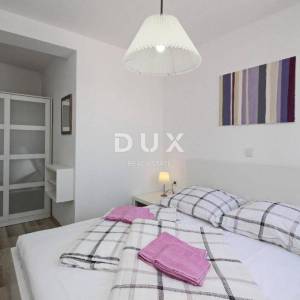 OTOK KRK, BAŠKA - Dva apartmana prvi red do mora 