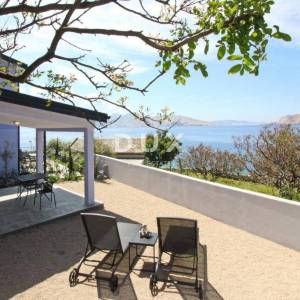 OTOK KRK, BAŠKA - Dva apartmana prvi red do mora 