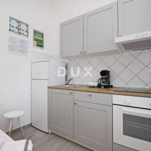 OTOK KRK, BAŠKA - Dva apartmana prvi red do mora 