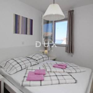 OTOK KRK, BAŠKA - Dva apartmana prvi red do mora 