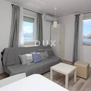 OTOK KRK, BAŠKA - Dva apartmana prvi red do mora
