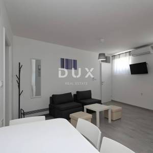 OTOK KRK, BAŠKA - Dva apartmana prvi red do mora
