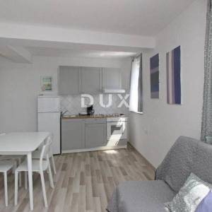 OTOK KRK, BAŠKA - Dva apartmana prvi red do mora
