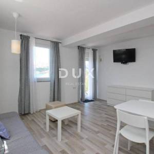 OTOK KRK, BAŠKA - Dva apartmana prvi red do mora