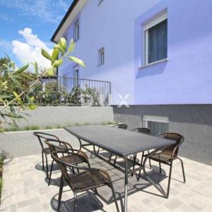 OTOK KRK, BAŠKA - Dva apartmana prvi red do mora