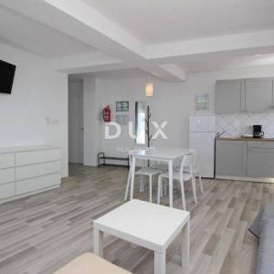OTOK KRK, BAŠKA - Dva apartmana prvi red do mora