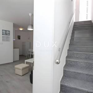 OTOK KRK, BAŠKA - Dva apartmana prvi red do mora