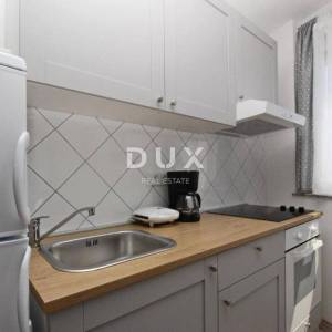 OTOK KRK, BAŠKA - Dva apartmana prvi red do mora