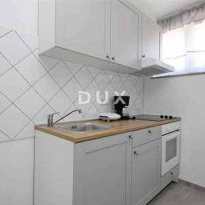 OTOK KRK, BAŠKA - Dva apartmana prvi red do mora