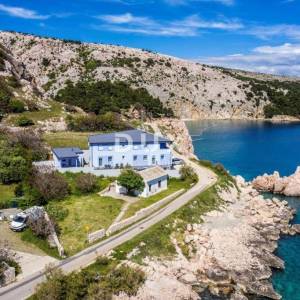 OTOK KRK, BAŠKA - Dva apartmana prvi red do mora