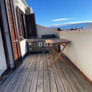 OTOK KRK, BAŠKA – Šarmantan apartman s terasom