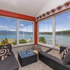 OTOK KRK, ČIŽIĆI - Apartman prvi red do mora s panoramskim pogledom na uvalu Soline