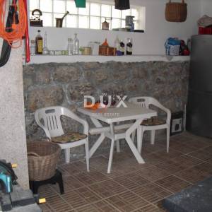 OTOK KRK, GRAD KRK - Samostojeća kuća 2. red do mora