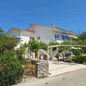 OTOK KRK, GRAD KRK - Samostojeća kuća na odličnoj lokaciji