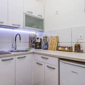 Otok Krk, Malinska, 1s+db, okućnica 81m2 + parkirno mjesto