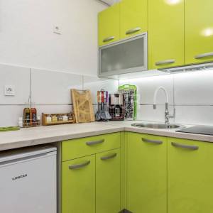 Otok Krk, Malinska, 1s+db, okućnica 81m2 + parkirno mjesto