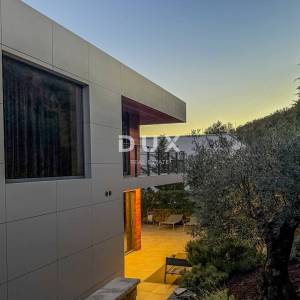 OTOK KRK, MALINSKA – samostojeća vila s bazenom, pogledom na more i punom mjerom privatnosti