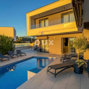 OTOK KRK, MALINSKA – samostojeća vila s bazenom, pogledom na more i punom mjerom privatnosti