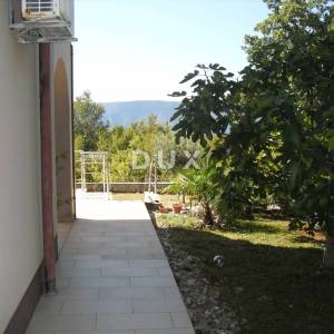 OTOK KRK, PINEZIĆI - Apartman 73 m2 sa pogledom na more