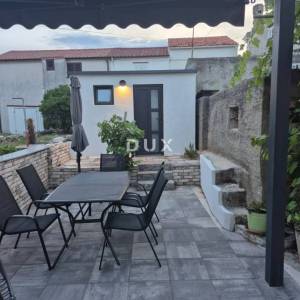 OTOK KRK, PUNAT - Kuća na odličnoj lokaciji, 160 m do mora.
