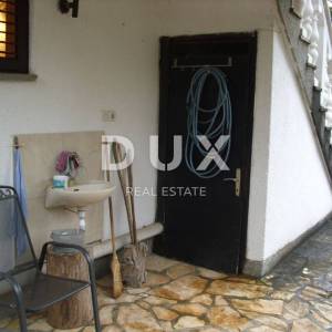 OTOK KRK, RISIKA - Dvojna kuća sa 2 apartmana