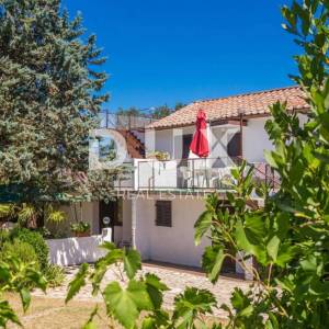 OTOK KRK, ŠILO (okolica) - Kuća sa 4 apartmana i 700 m2 okućnice