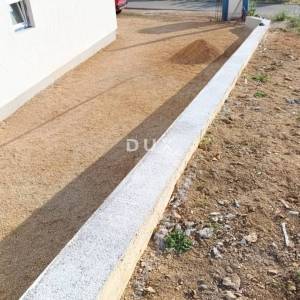 OTOK PAG, GRAD PAG - Dvojni stan s privatnim bazenom i vrtom