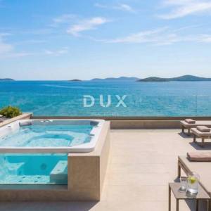 OTOK PAG, MANDRE – ekskluzivan penthouse u novogradnji uz samu obalu, s panoramskim pogledom na more