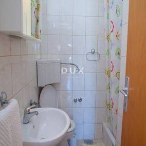 OTOK PAG, PAG - Kuća s 5 apartmana i uhodanim turističkim poslovanjem, 511m2