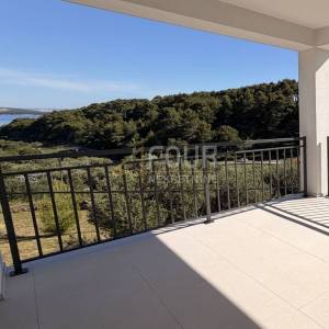 Otok Rab, Banjol, 3s+db, terasa, pogled na more